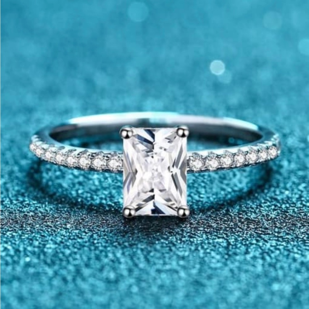 925 Sterling Silver Moissanite Geometric Classic Band Ring